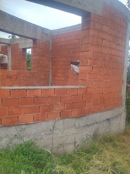 Vand casa la rosu + teren 2500 mp, Ograzile - Merei - 1