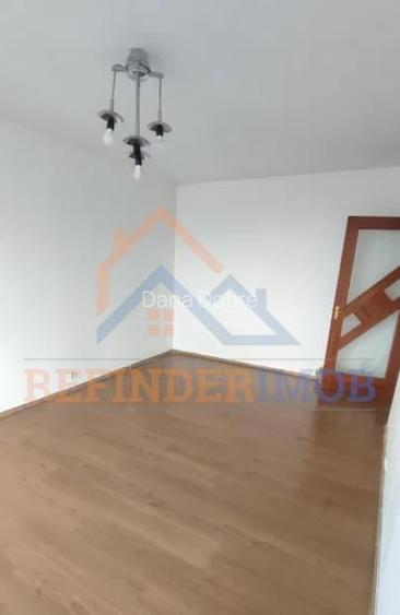 Apartament 3 camere Rahova (langa Piata)