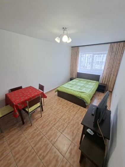 𝗣𝗿𝗼𝗽𝗿𝗶𝗲𝘁𝗮𝗿 – închiriez garsonieră dublă , decomandată, în Faleză Nord, - 6