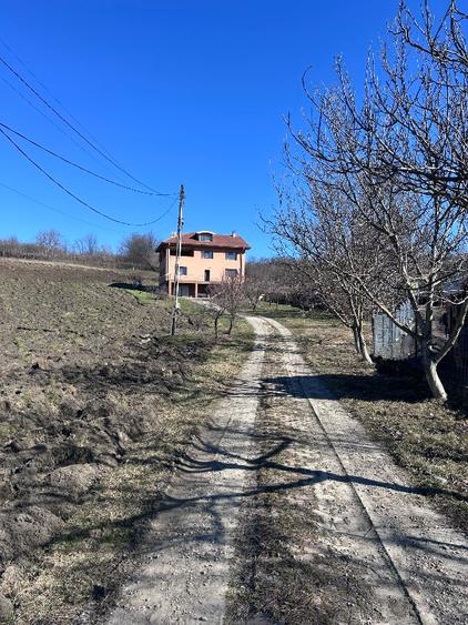 Casă modernă, spațioasă,  ,6400 mp teren. 329.000 € - 1
