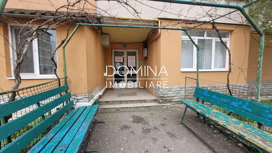 Vânzare apartament 4 camere, etajul 1, strada Nicolae Titulescu - 10