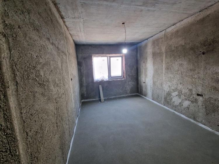 Apartament cu 3 camere decomandat în Smeura