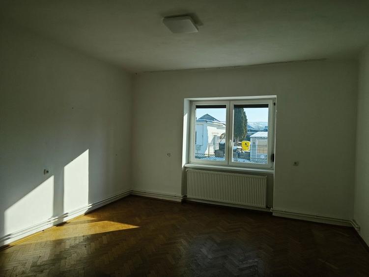 Casa de inchiriat - 1