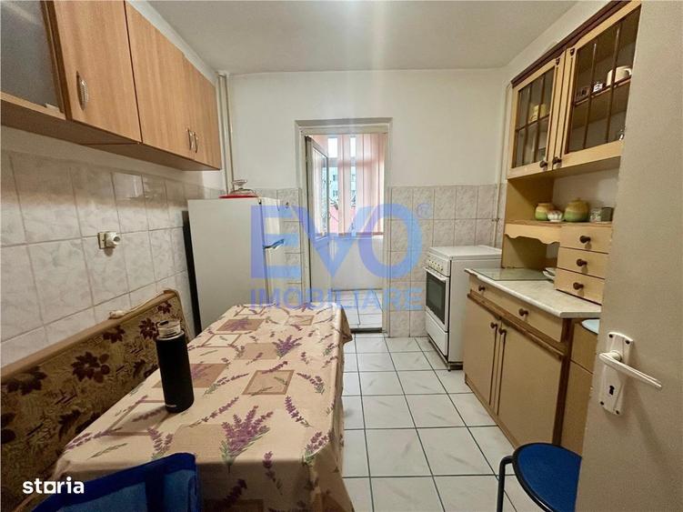 Apartament de vanzare cu 3 camere, decomandat, Alexandru cel Bun (Mine - 5
