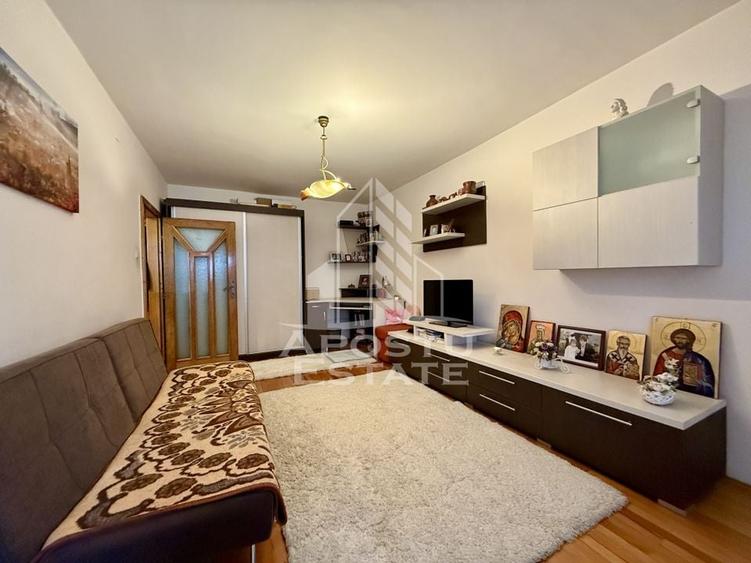 Apartament 3 camere, 2 bai, decomandat, etaj intermediar, lift, Fabric - 1