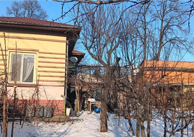 Tatarasi zona Piata Chirila teren 576mp cu casa si anexe (pr - 11