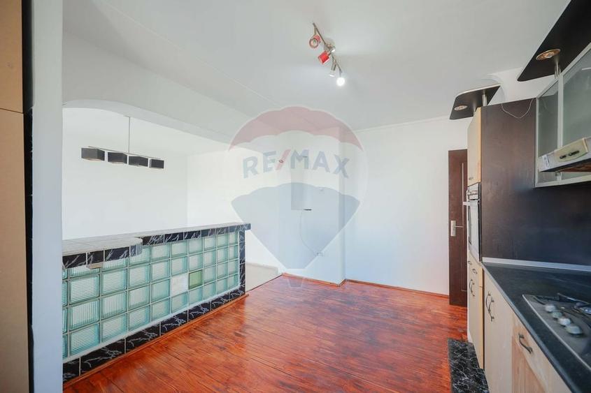 Apartament cu 3 camere de vânzare în zona Rogerius - 16