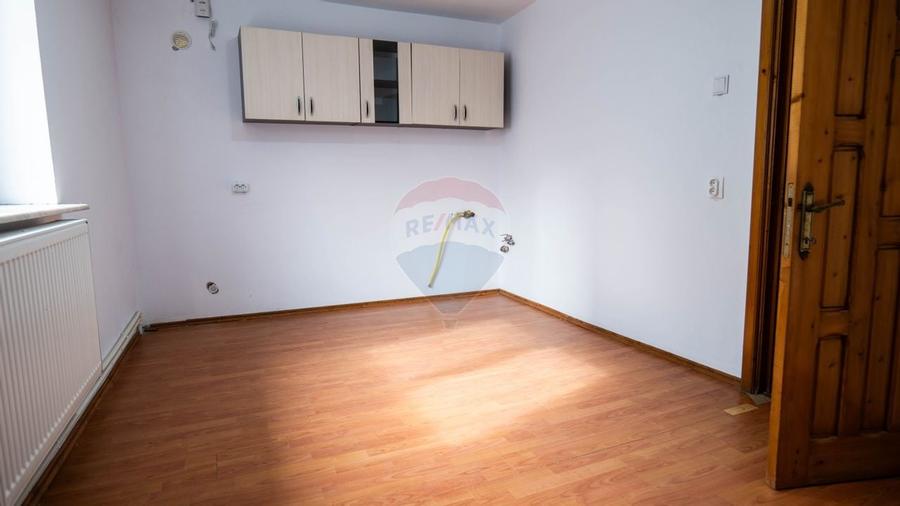 VILĂ MIXTĂ DE VÂNZARE – STRADA 1 DECEMBRIE 1918 - 25