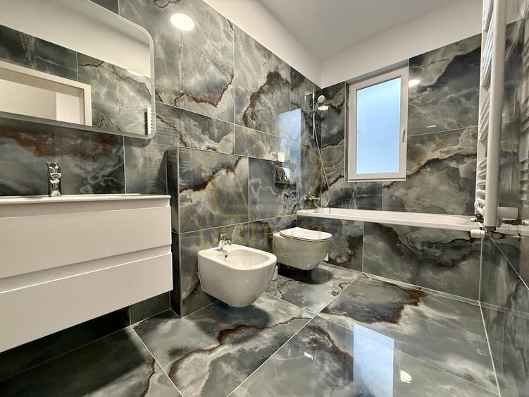 Duplex despartit prin garaj cu 5 camere  |  Dumbravita - 9