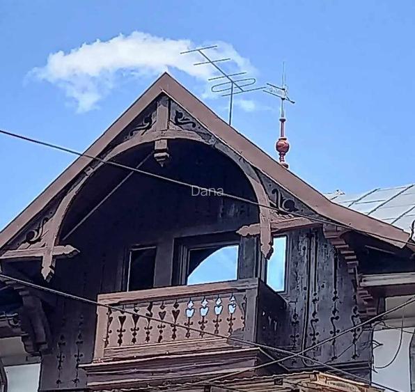 Sinaia ultracentral - apartament 4 camere la mansarda in vila P+1+M