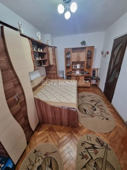 Apartament 2 camere decomandate, 52mp, etaj 1/2, in Filiasi, centru Apartament 2 camere decomandate, 52mp, etaj 1/2, in Filiasi, centru