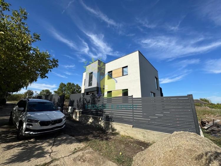 Vila deosebita Corbeanca, 5 camere, teren 526 mp, toate utilitatile, vedere lac! - 3