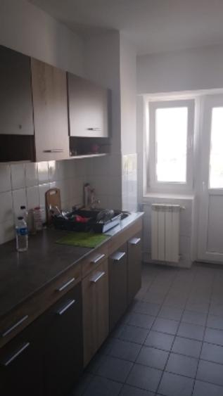 Decebal P-ta Alba Iulia,bl.1995,6/8,decomandat, stradal,geam la baie,balcon. - 6