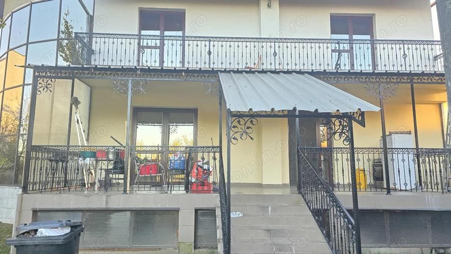 Vand casa de locuit sau pentru pensiune in Deva, zona 22 Decembrie, S+P+1+M, contructie din BCA - 1