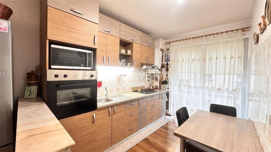 Apartament 2 camere  mobilat + parcare Mall Coresi 125000 euro