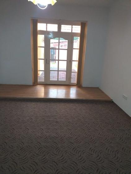Casă individuală cu 5 camere cu Teren 229 Mp în Central