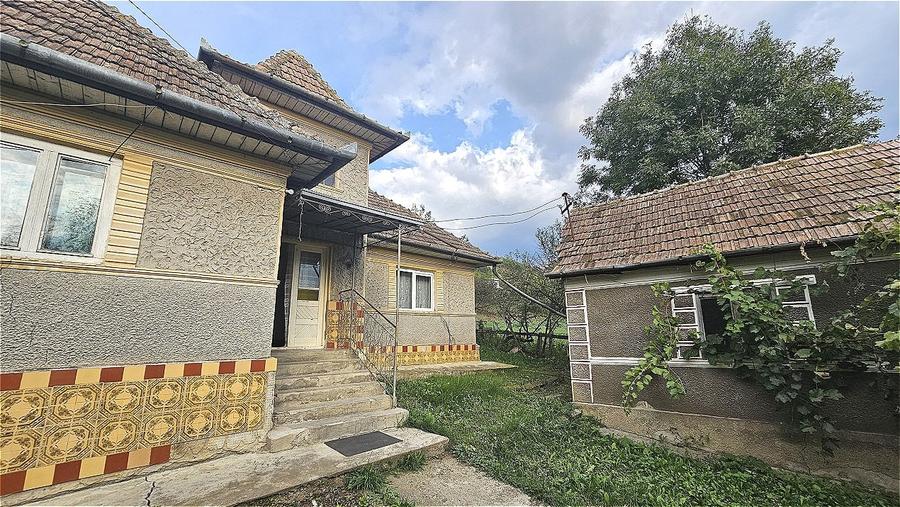 Casa comuna Mociu cu 1700 mp teren - 1