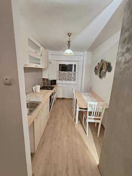 Centrul Civic - apartament 2 camere decomandat - etajul 1 - 7