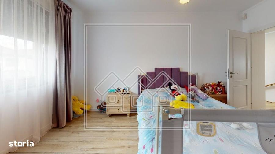 Casa individuala in Selimbar, la cheie, terasa mare, acoperita - 4