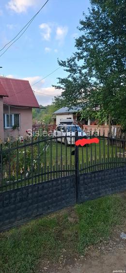 Casa de vanzare cu anexe