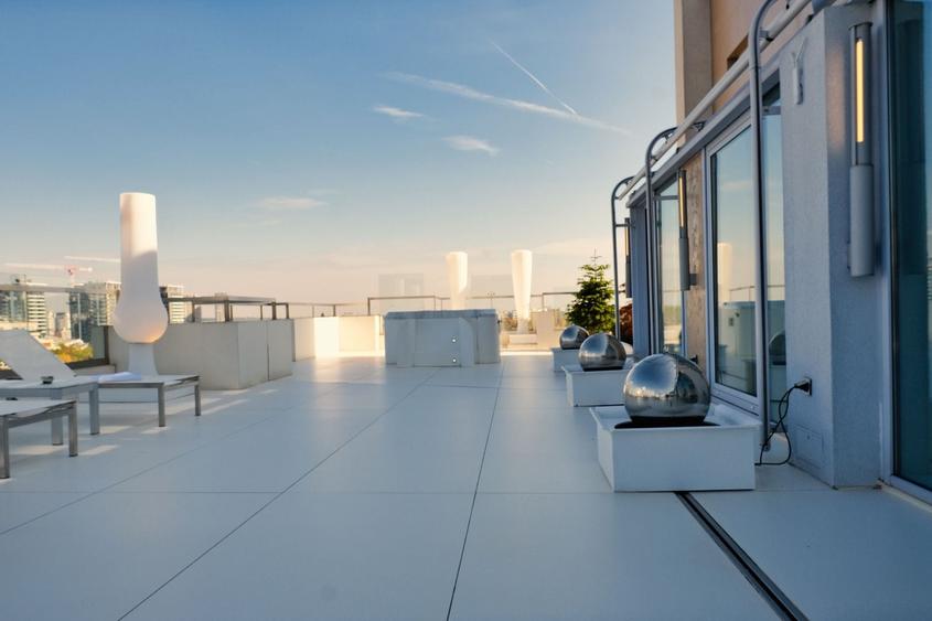 Priveliște fără sfârșit: un penthouse emblematic în inima Nordului Capitalei - 1