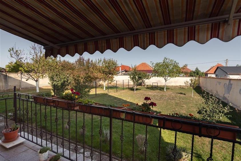 Casa P+M cu 4 camere+living+loc de luat masa in Santion - 53