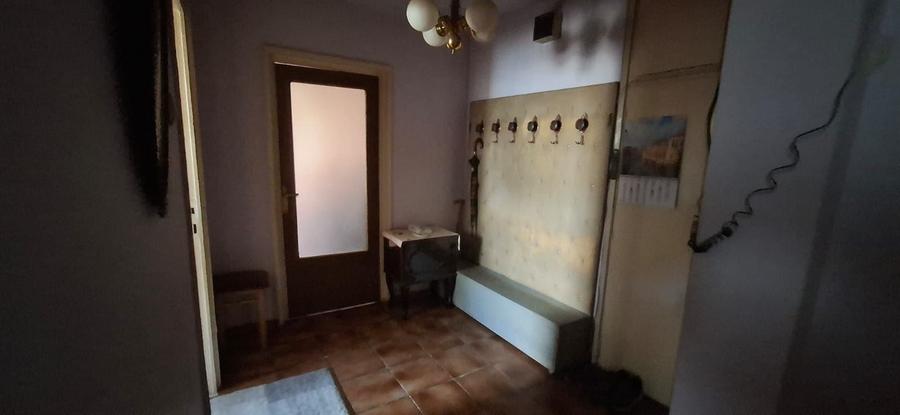 Apartament cu 3 camere semidecomandat în Colentina