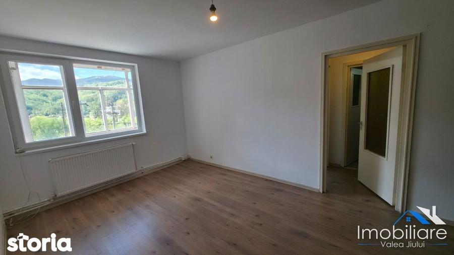 Apartament 2 camere - Lupeni | Intre spital si Lidl | Etaj 4/10 - 4