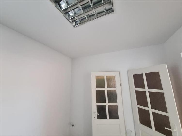 Apartament de 62 mp , parte din casa, cu intrare separata, posibil spatiu comerc - 10