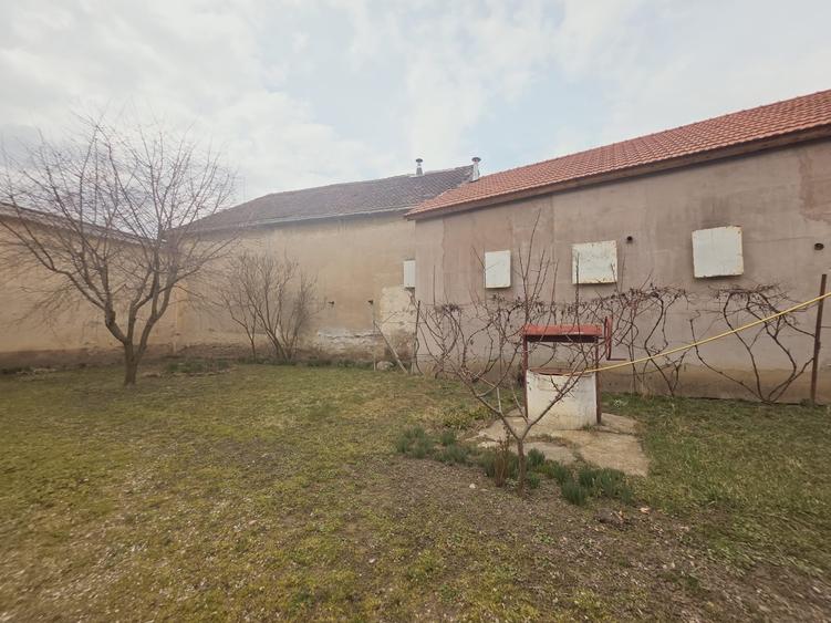 Vand casa saseasca 4 camere cu teren generos 1900mp - 3