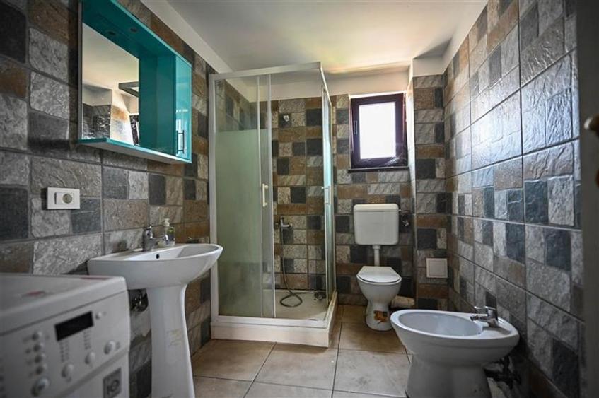 Casa cu 4 apartamente independente: Oportunitate Rezidential/ Investitionala in - 10