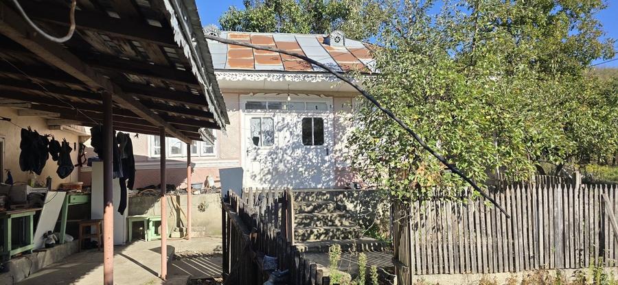 Casă cu 4 camere în Frumușelu