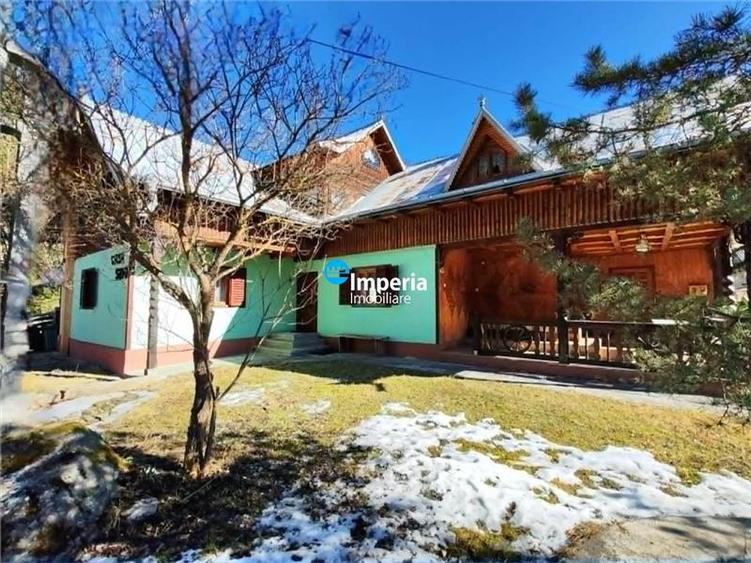 Casă individuală cu 7 camere cu Teren 750 Mp în Pojorâta