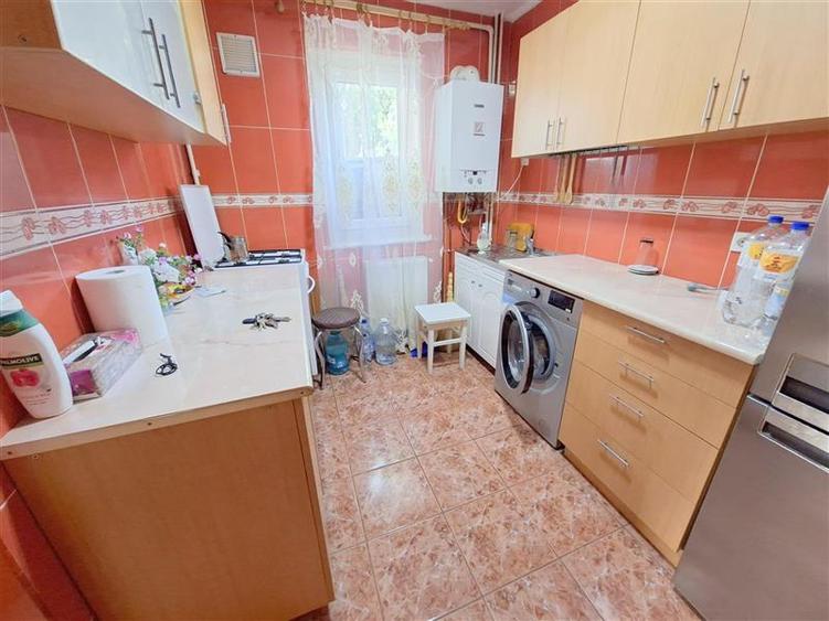 Apartament 3 camere, mobilat si utilat, etaj 1, zona Milcov - 1
