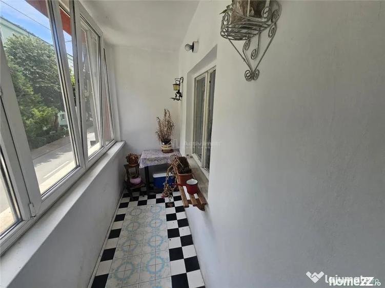 Apartament cu 4 camere decomandat în Central