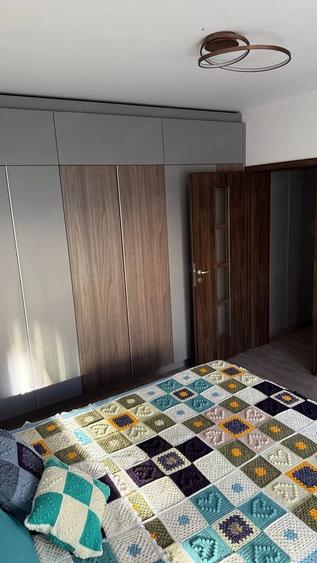 Apartament cu 3 camere decomandat, mobilat în Girocului