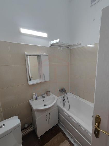 Apartament cu 2 camere decomandat, mobilat în Central