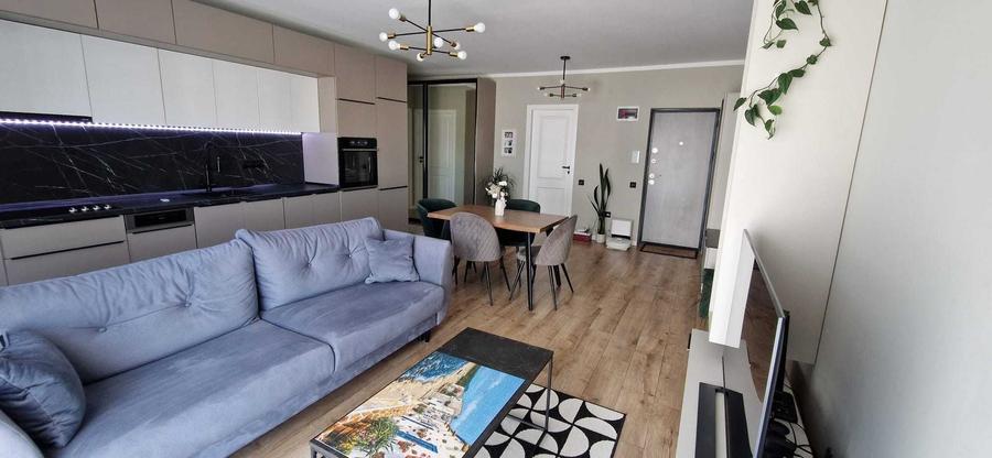 Apartament cu 3 camere semidecomandat în Florești