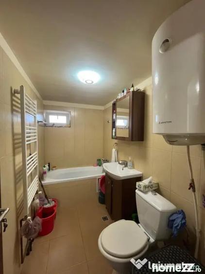 Casă cu 7 camere cu Teren 2354 Mp în Malu Mare