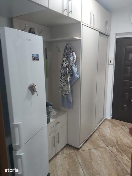Garsonieră decomandată în Titan