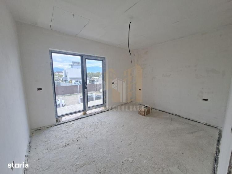Casă cu 4 camere decomandat în Central