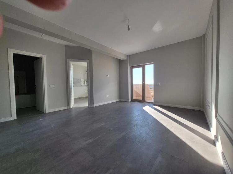 Apartament cu 3 camere semidecomandat în Valea Lupului