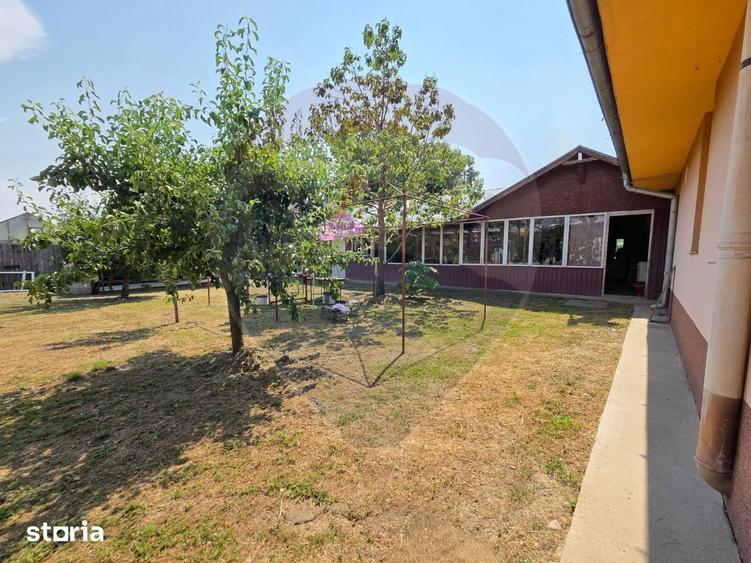Casă cu 4 camere cu Teren 3405 Mp în Suraia