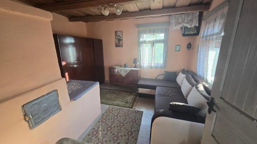 Casă cu 2 camere cu Teren 4000 Mp în Băbiceni