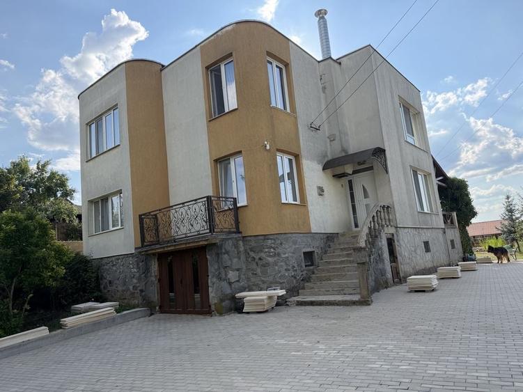 Casă cu 4 camere în Central