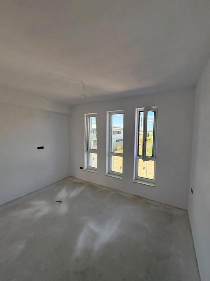 Duplex cu 4 camere cu Canalizare în Moșnița Nouă
