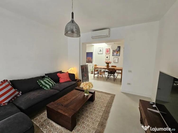 Apartament cu 3 camere semidecomandat, mobilat în Victoriei