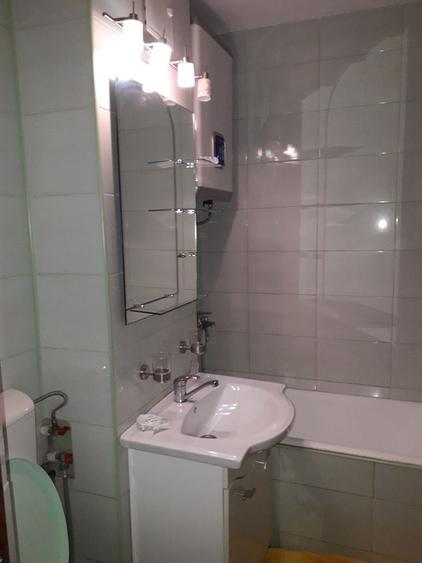 Apartament cu 3 camere decomandat în Gura Văii