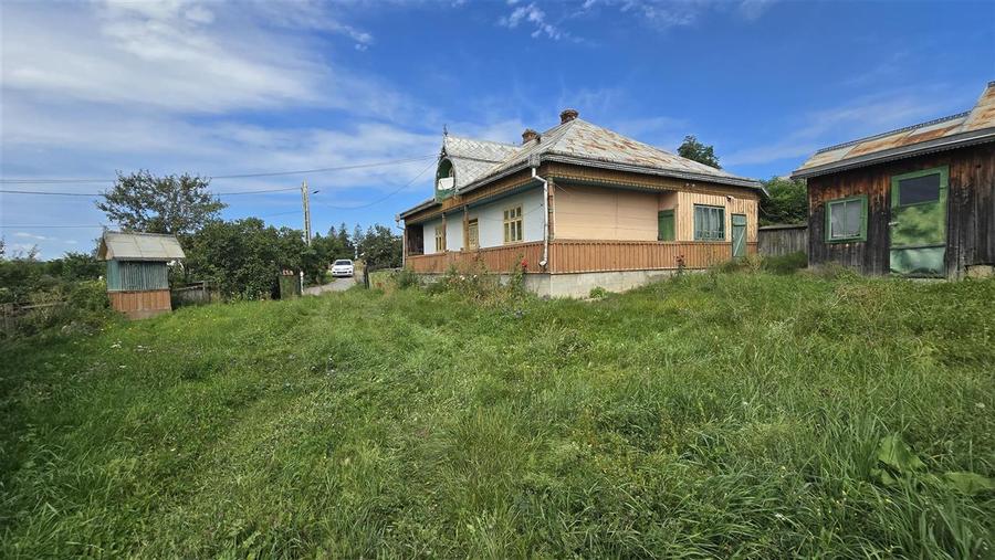 Casă individuală cu 3 camere cu Teren 5689 Mp în Liteni (Moara)