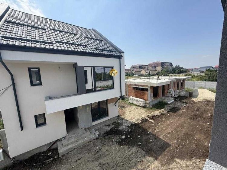Casă cu 4 camere cu Teren 1600 Mp în Central